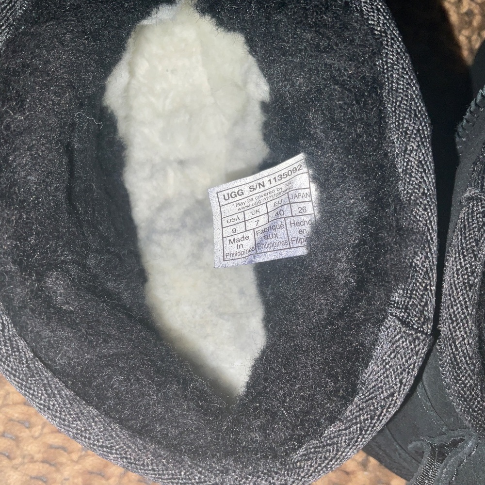 UGG - Picture 9 of 10